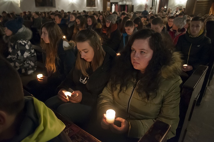 Adwentowe Czuwanie Młodych w Złocieńcu. 