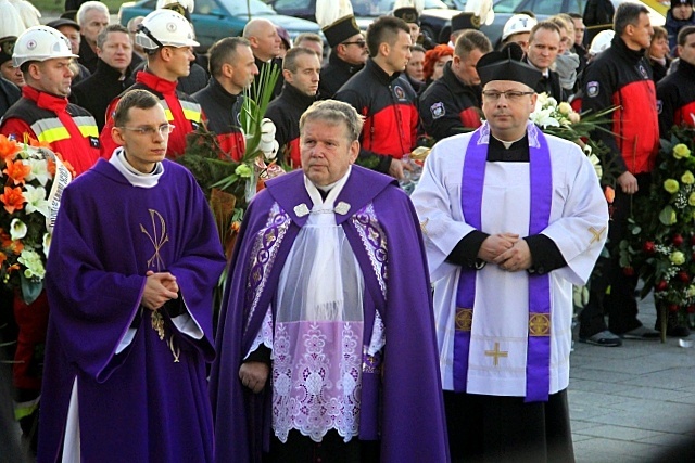 Pogrzeb jednej z ofiar wstrząsu w ZG Rudna