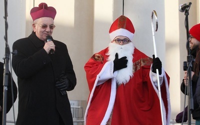 Orszak pobłogosławił abp Stanisław Budzik, zachęcając wszystkich do dobroczynności