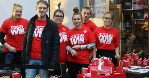 Wolontariusze Szlachetnej Paczki podczas akcji promocyjnej
