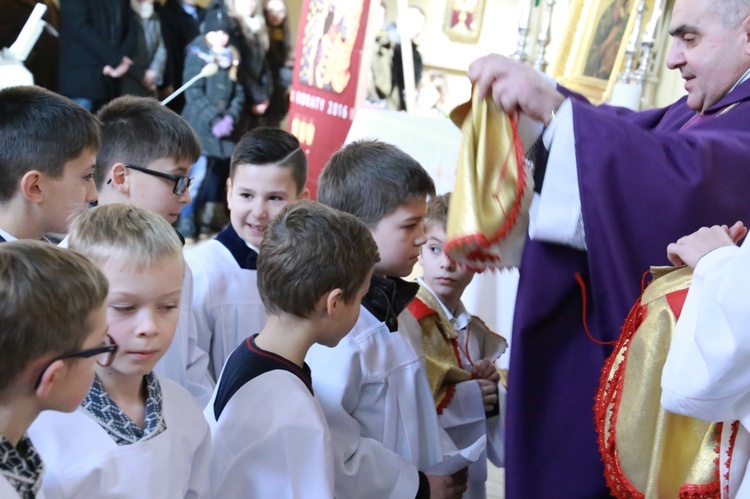 Nowi ministranci w Zbylitowskiej Górze