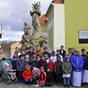 Liturgiczna służba ołtarza biorąca udział w orszaku