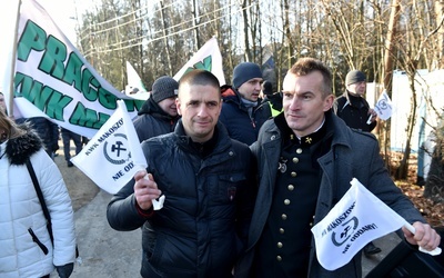 Pikieta przed domem premier Szydło