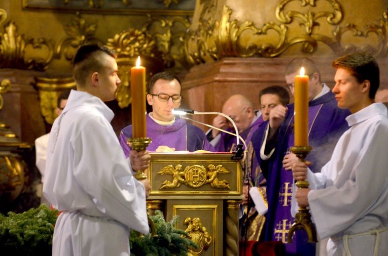 Instalacja kapituły kolegiackiej w Kłodzku.