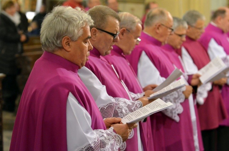 Instalacja kapituły kolegiackiej w Kłodzku.