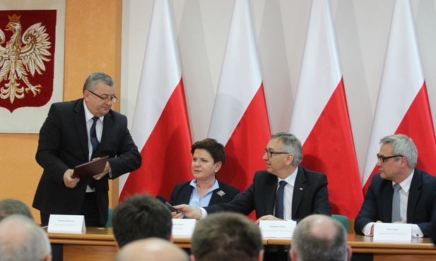 Min. Andrzej Admczyk po podpisaniu porozumienia o budowie S1