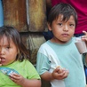 Z myślą o małych mieszkańcach misji w Peru i Boliwii, gdzie pracują polscy misjonarze, trwa akcja „Makulatura na misje”.