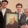 Siostry służki z Płocka (od lewej): Barbara Żurawska, Ewa Martenka, Grażyna Kwiecień i Genowefa Nowak przygotowują się do dziękczynienia za swego założyciela, które rozpocznie się 16 grudnia, w 100. rocznicę jego śmierci.