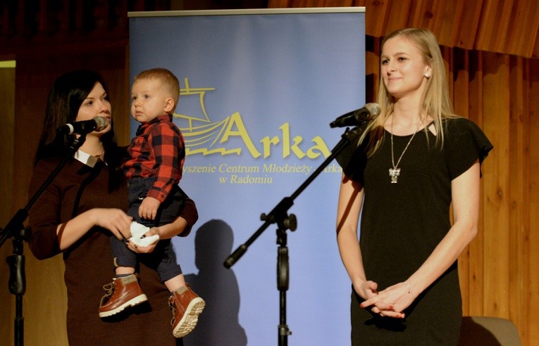 Z prawej Agnieszka Krupińska, Wolontariuszka Roku. Obok Marcel i jego mama