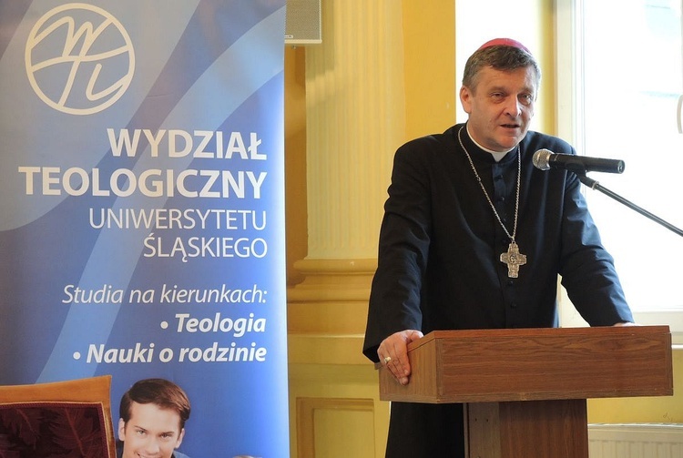 Katolickie szkoły w Cieszynie i uniwersytety - razem
