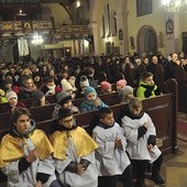 – Każdy z nas jest inny, niepowtarzalny, mamy różne powołania, ale na Eucharystii odkrywamy komunię z Bogiem i między sobą – mówił bp Włodarczyk o istocie każdej parafii.