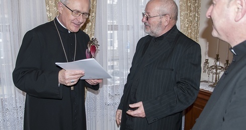 Róża Miłosierdzia dla bp. Edwarda Dajczaka