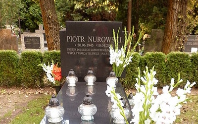 Wpolityce.pl: W grobie Nurowskiego pochowano inną osobę