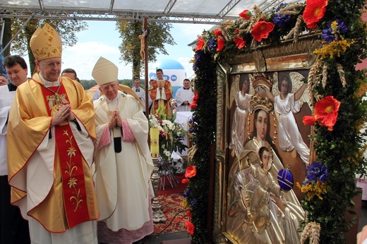 Abp Marek Jędraszewski w Suserzu