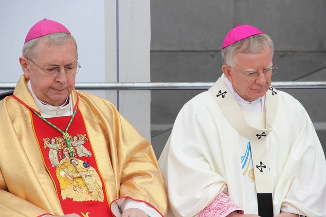 Abp Marek Jędraszewski w Suserzu