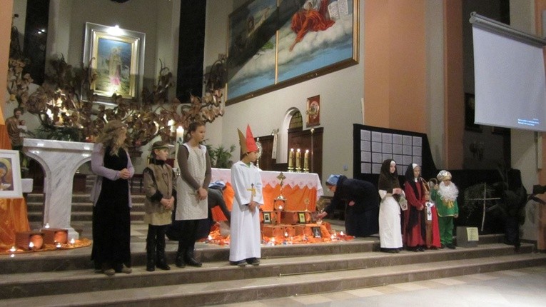 III Szkolny korowód świętych w Mosinie