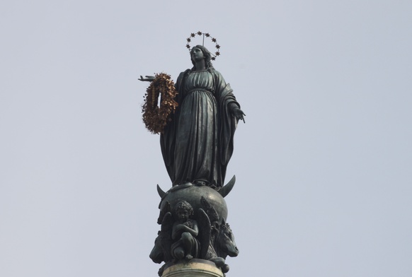Figura Maryi na Placu Hiszpańskim