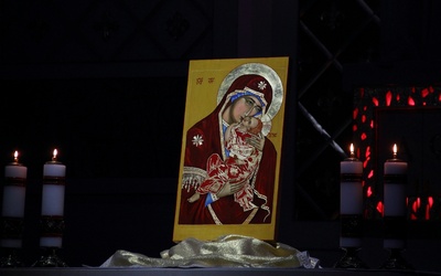 Ikona Matki Bożej podczas nabożeństwa umiejscowiona była w centralnym punkcie kościoła