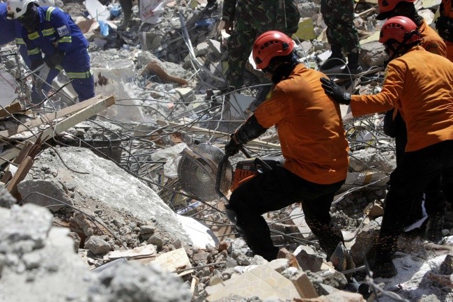 Tysiące osób bez dachu nad głową po trzęsieniu ziemi
