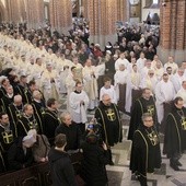 W parafiach pozawarszawskich  uczestnictwo w niedzielnej Eucharystii jest częstsze i pełniejsze.