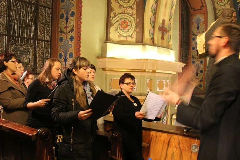 Ks. Marcin Gajzler podzielił się swoją miłością do Matki Bożej... i Akatystu