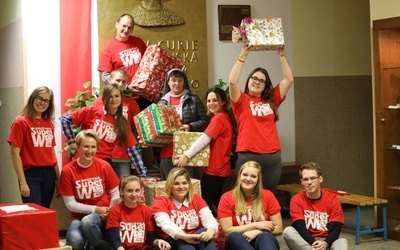 Wolontariusze w czechowickiej bazie Szlachetnej Paczki