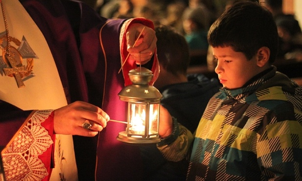 Betlemskie Światło Pokoju już wędruje po Polsce