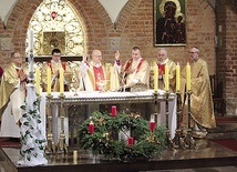 ▲	Mszy św. w katedrze  św. Mikołaja przewodniczył Józef Górzyński, metropolita warmiński. 