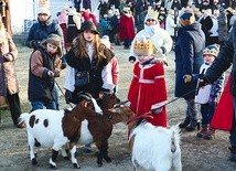 ▲	W czasie orszaku liczy się oryginalny strój.