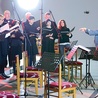 ◄	„Gaudete” śpiewa różny repertuar, ale dużą jego część stanowi muzyka sakralna.