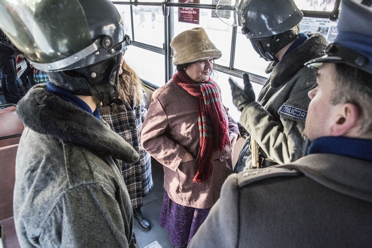 Autobus, czerwony... W rocznicę stanu wojennego