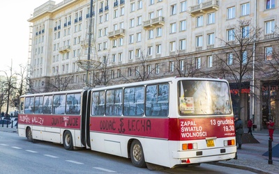 Autobus, czerwony... W rocznicę stanu wojennego