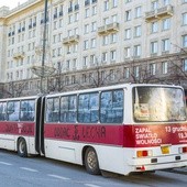 Autobus, czerwony... W rocznicę stanu wojennego