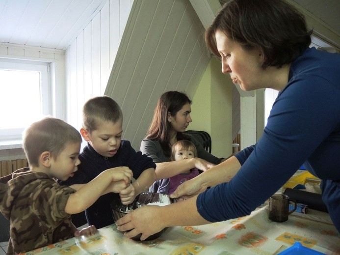 W bielskim Klubie Mamy - z prawej: Jadwiga Wiatrowska, z lewej: Marta Laskowska i jej pociechy