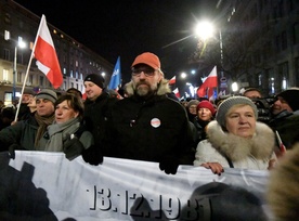 "Cała Polska z was się śmieje, komuniści i złodzieje"