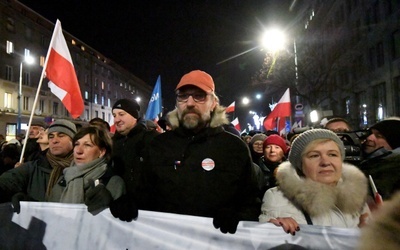 "Cała Polska z was się śmieje, komuniści i złodzieje"