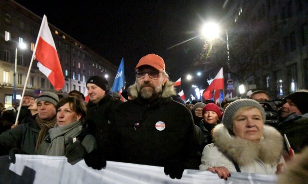 "Cała Polska z was się śmieje, komuniści i złodzieje"