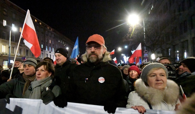 "Cała Polska z was się śmieje, komuniści i złodzieje"