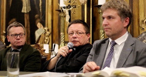 Bp Ryś przez 25 lat zbierał materiały do tej książki 