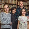 Rodzina Witanów (Mama Małgorzata, tata Marcin, córki Basia i Marta, i nieobecny na zdjęciu Bartek)