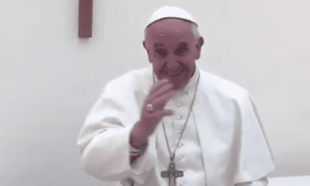 Papież złożył świąteczne życzenia w języku migowym
