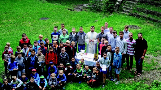 Ministranci z parafii Najświętszego Serca Pana Jezusa w Rybniku-Niedobczycach