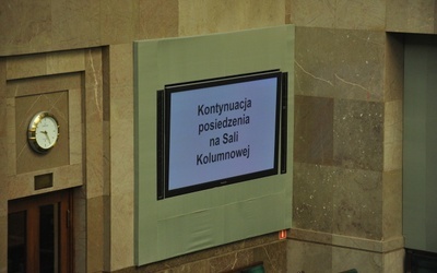 Głosowania sejmowe przeniesione do Sali Kolumnowej