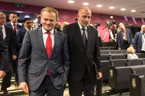 Tusk apeluje do polskich władz