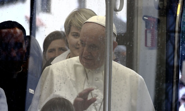 Franciszek w krakowskim tramwaju