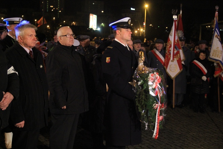 Modlitwa pod Pomnikiem Ofiar Grudnia'70