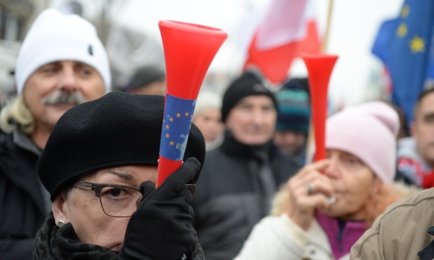 Przed Pałacem Prezydenckim manifestacja opozycji