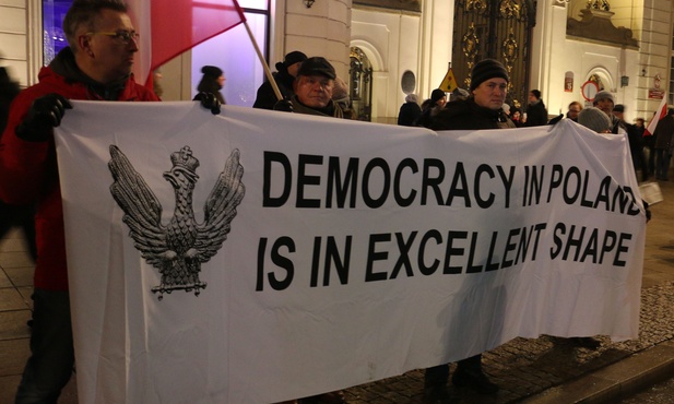 Demonstranci nie widzą zagrożenia dla polskiej demokracji