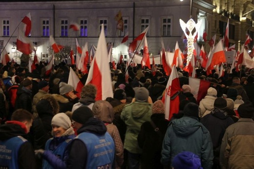 Na Krakowskim Przedmieściu zebrali się zwolennicy rządu.