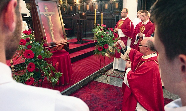 Nasze koła odwiedził krzyż, który św. Jan Paweł II trzymał w rękach podczas ostatniej w swoim ziemskim życiu Drogi Krzyżowej.